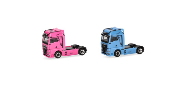 Herpa 319195 Set WOMAN & MAN eTGX GX Zugmaschinen, 2achs, hellblau und pink