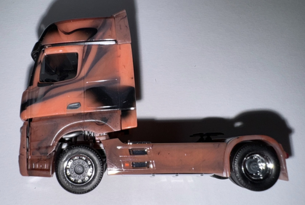 Herpa 934978 Mercedes-Benz Actros Gigaspace 2018 Solozugmschine "Marmor Edition"