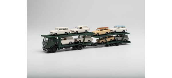 Herpa 941464 Mercedes-Benz Autotransporterhängerzug mit 8 Trabanten 601 Universal